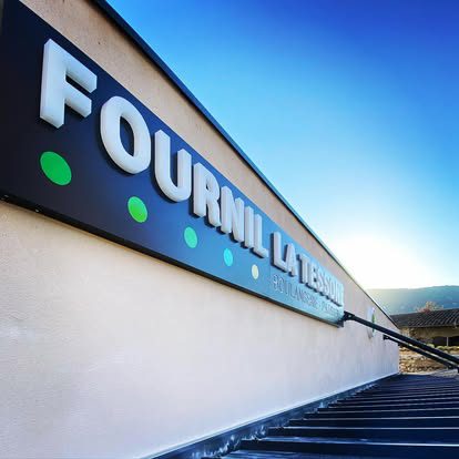 Nos-services-communication-enseigne-lumineuse-bloc-LED-dibond-a-Ganges Nos Services Et Solutions De Communication Adaptées - Enseigne LED et panneau dibond Ganges Occitanie