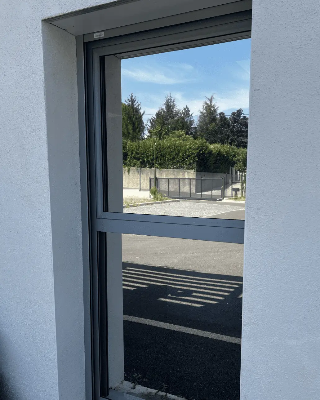 pose film solaire sans teint pour école à Saint bataille de putois Hérault.