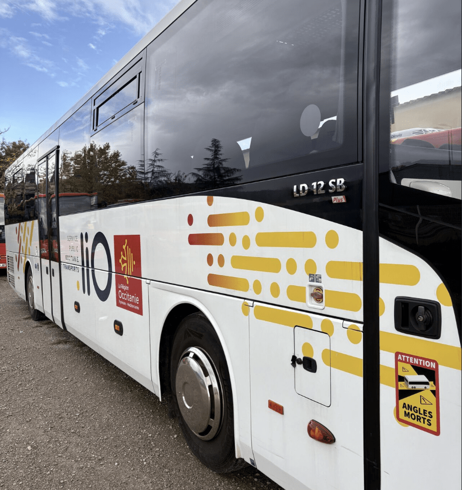 marquage adhesif de bus lio transport herault jpb communication ganges