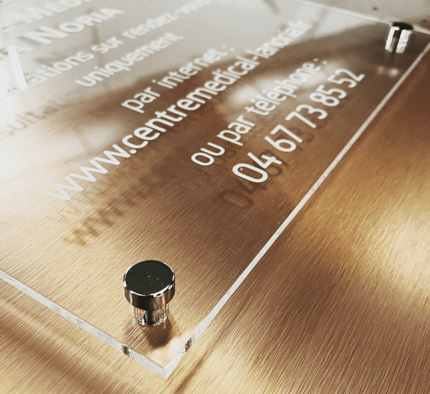 plaque professionnelle personnalisee jpb communication nimes occitanie