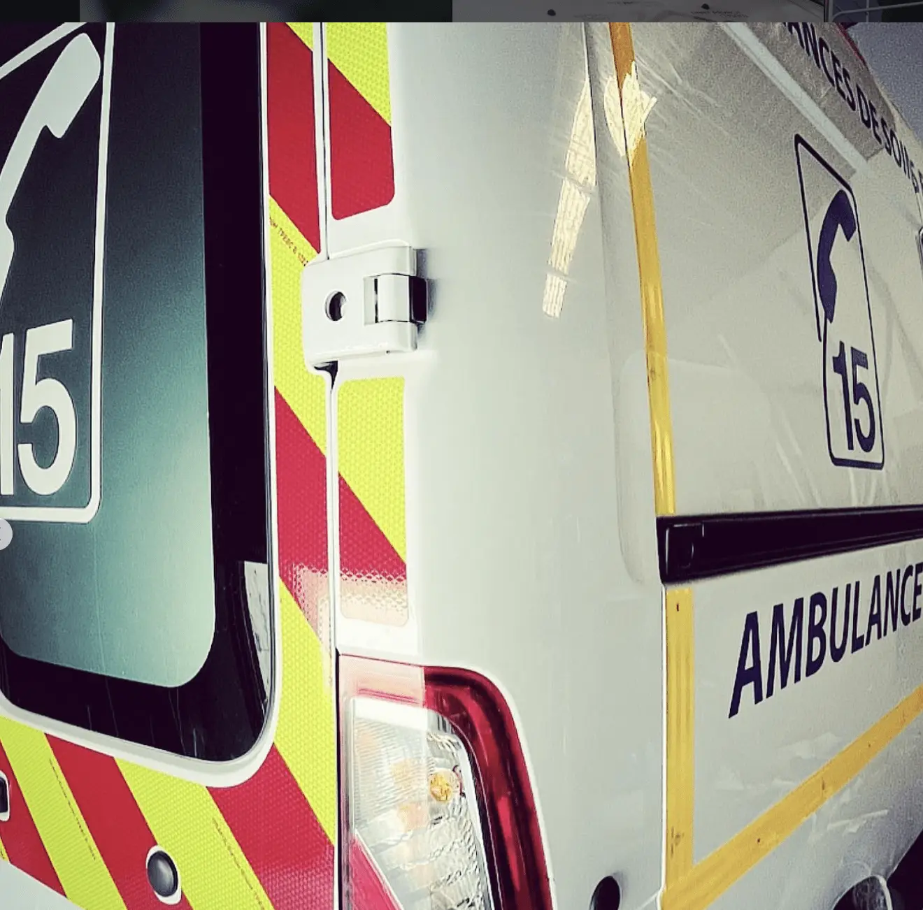 Marquage véhicule de secours par jpb communication à Ganges. Ici une ambulance smur 34 Hérault.