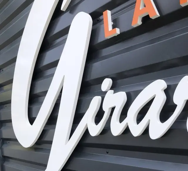 Enseigne lettres et logo découpés sur mesure