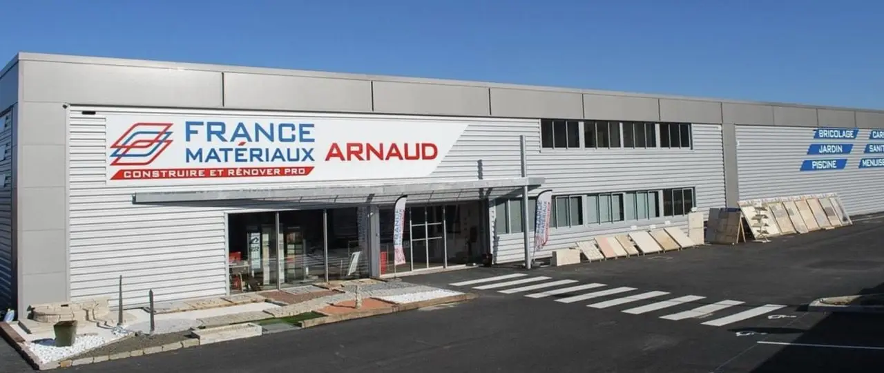 Enseigne professionnelle bandeau non lumineux en dibond et imprimé pour magasin matériaux dans l'Hérault