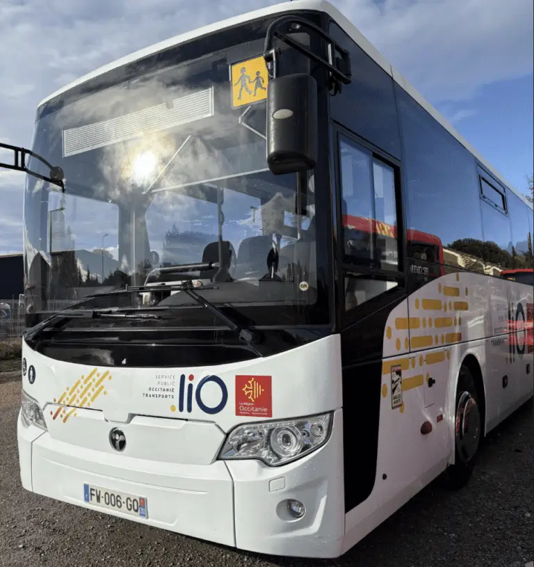 Marquage adhésif professionnel en occitanie sur bus lio 