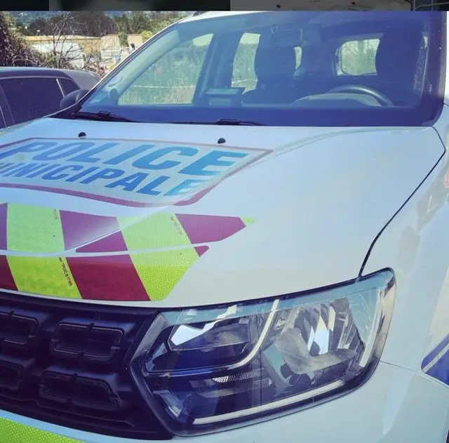 Marquage d'un vehicule de secours - police municipal Laroque Ganges Occitanie