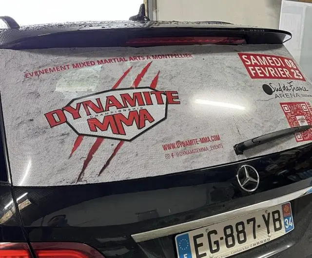 JPB Communication pose d'un film microperforé pour vehicule