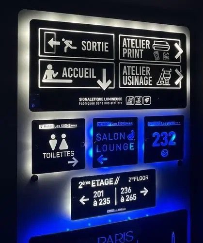 Ensemble-de-signaletique-lumineuse-pour-hotel-Gard-herault-nimes-montpellier - Moyenne Signalétique lumineuse pour hôtel Gard & Hérault